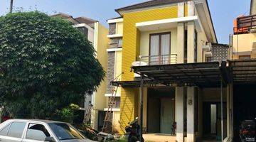 Gambar 1 Dijual cepat rumah dua lantai di Grand Wisata harga negotiable. 