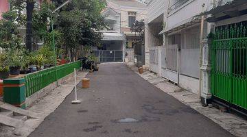 Gambar 4 Rumah Tua Hitung Tanah Depan Taman Shm