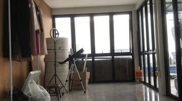 Gambar 1 Dijual Rumah Cantik 3 Lantai Semi Furnished