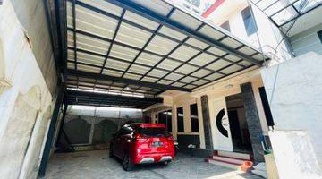 Gambar 1 Rumah 3 Lantai SHM di Jl. Gatot Subroto , Jakarta Selatan