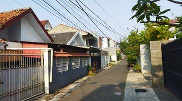 Gambar 1 25-22
dijual Rumah Di Jalan Benda Kebayoran Baru  Jakarta Selatan 
hgb 
luas Tanah 220 M
bangunan 200 M
kamar Tidur 6
kamar Mandi 2
garasi
dapur 2
air Pam
telepon Telkom
listrik 2600 Watt, Dibagi 2 (rumah Depan Dan Blkg)
hadap Utara
harga Rp.6,5m Nego