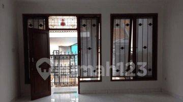 Gambar 4 Dijual Cepat Rumah Lama Masih Layak Huni

jln. Deltasari Taman Radio Dalam Gandaria Utara Kebayoran Baru Jakarta Selatan

luas Tanah : 148m²
luas Bangunan : 180m
dimensi Tanah: 7m X 20-21m
bangunan: 2 Lantai
kamar Tidur : 3+1
kamar Mandi : 3+1
hadap : Uta