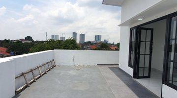 Gambar 2 Di jual rumah ada rooftop Dekat mal aeon dan krl tanjung barat