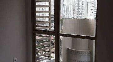 Gambar 2 Apartemen Taman Anggrek Residences 2BR Semi Furnished. View Swimming pool 