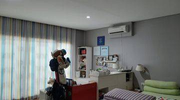 Gambar 2 Rumah 2 Lantai Sudah Renovasi Semi Furnished SHM di Jl Kenanga, Jakarta Selatan