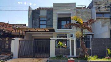 Gambar 1 Rumah Mewah Modern Minimalis di Araya Malang Dekat Jalan Utama