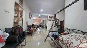 Gambar 2 Dijual full furnished rumah 2,5 lantai kamar 5 view taman 3 menit dari Mall Grandwisata Bekasi