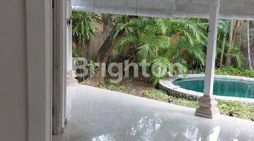 Gambar 2 VILLA WITH 2 BEDROOM INTHE HEART OF SEMINYAK