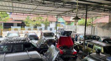 Gambar 2 Dijual kavling dekat jalan raya Pondok Cabe, dipakai untuk bengkel mobil. 