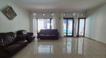 Gambar 5 Rumah Full Furnished Ada Kolam Renang Dalam Cluster Batununggal Bandung