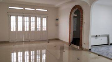 Gambar 3 Dijual Cepat Rumah Luas Dengan Swimming Pool di Cimandiri, Bintaro