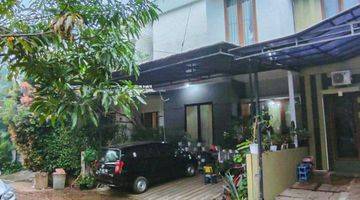 Gambar 4 Rumah 2,5 lanta Asri bonusi private pool Ciputat Tangerang