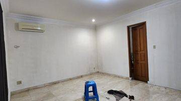 Gambar 5 Rumah 2 Lantai Bagus Semi Furnished SHM di Kemang, Jakarta Selatan