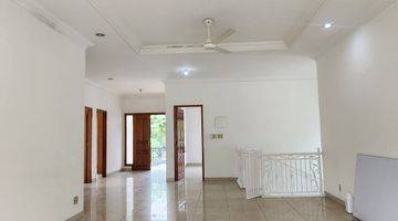 Gambar 3 Rumah 2 Lantai Mewah Semi Furnished SHM di Kemang, Jakarta Selatan