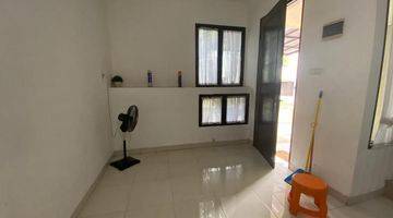 Gambar 3 Rumah 2 Lantai di Alstonia Townhouse, Ciater