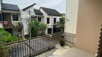 Gambar 2 Rumah 2 Lantai di Alstonia Townhouse, Ciater