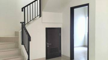 Gambar 5 Dijual Rumah 2 Lantai Savia Park Semi Furnish  Bsd City