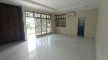 Gambar 3 Rumah,di Jual Area Tebet Barat Depan Taman