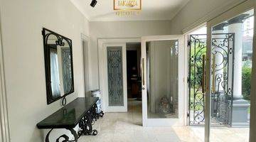 Gambar 4 Rumah Hook 2 Lantai Furnished Elite Area Ada Garasi Carport