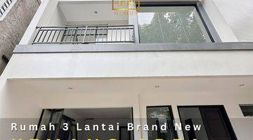 Gambar 1 Rumah Kemang 3 Lantai Minimalis Ada Garasi Carport