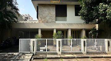 Gambar 3 For Rent Rumah 2 Lantai Ada Pool & Taman Luas 