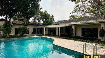 Gambar 1 Rumah Bagus 1 lantai, Taman, Pool & Carport Luas