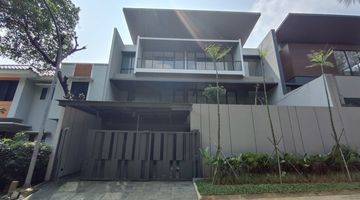 Gambar 1 Rumah Mewah Modern Baru ada Lift, Kolam renang depan Green Area