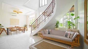 Gambar 1 Villa 4 Bed Room di Pantai Berawa, Badung Yearly Rent