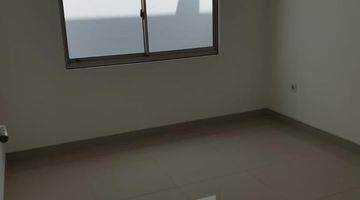 Gambar 2 Rumah 2 Lantai Pik2 Uk 6x12.5 Baru Unfurnished