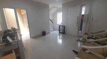 Gambar 3 Disewa Rumah 3 Lantai Full Furnished Renovasi