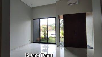 Gambar 1 Rumah Modern Gres Minimalis, Pakuwon Indah 2 Lt