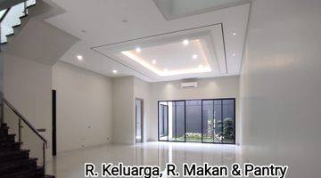 Gambar 3 Rumah Modern Gres Minimalis, Pakuwon Indah 2 Lt