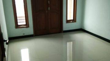 Gambar 3 Rumah 2 Lantai Bagus Unfurnished SHM di Cijantung Kalisari, Jakarta Timur