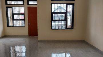 Gambar 5 Rumah 2 Lantai Baru Unfurnished SHM di Taman Harapan Baru , Bekasi b1019 