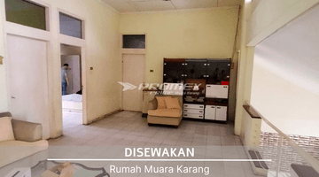 Gambar 3 Rumah Pinggir Jalan Muara Karang, Jakarta Utara