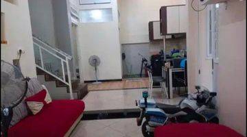 Gambar 4 DISEWAKAN RUMAH 2 LANTAI DI KEBRAON INDAH PERMAI FULLY FURNISHED