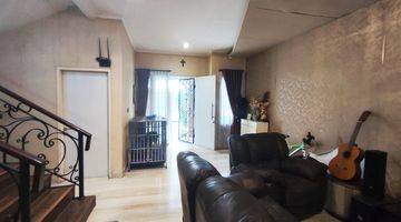 Gambar 2 Rumah Trimezia, Gading Serpong 3 Kamar 2 lantai Furnished, Lantai marmer, kondisi bagus