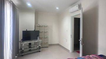 Gambar 4 Rumah 2 Lantai Bagus Semi Furnished di Kawasan Shymponia , Tangerang