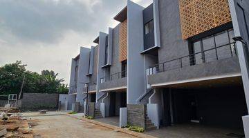 Gambar 1 Rumah Modern TownHouse Lokasi Strategis di Permata Hijau Jak-Sel 