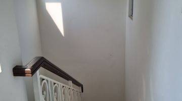 Gambar 5 Rumah 2 Lantai Semi Furnished Bagus