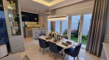 Gambar 3 Dijual show unit Pasadena Residences Gading Serpong  depan kolam renang 