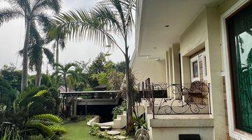 Gambar 4 Rumah Mewah Hoek 2,5Lt 20x16,8 2+2KT Furnish Strategis Puri Indah