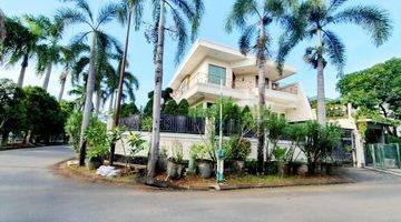 Gambar 1 Rumah Mewah Hoek 2,5Lt 20x16,8 2+2KT Furnish Strategis Puri Indah