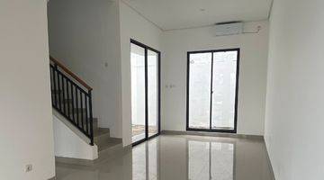 Gambar 1 Rumah 2 LantaiFurnished Komplek Perumahan Fasilitas Kolam Renang