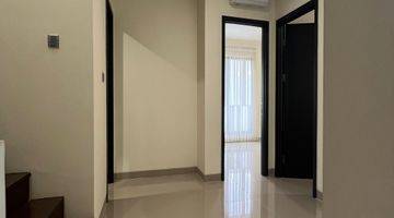 Gambar 5 STROZZI  Rumah 3 Lantai di Gading Serpong