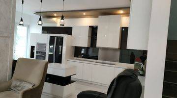 Gambar 1 Menaggio Rumah Hook Full Furnished 4 Kt Sangat Rapi Cantik Lengkap Hadap Selatan Barat Siap Huni Lokasi Stragegis Mewah