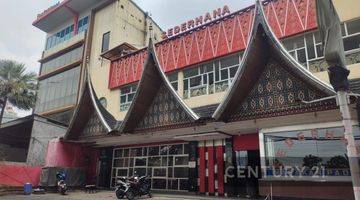 Gambar 1 Gedung Ex Resto Pinggir Jalan Raya Di Cliedug Gb13802