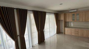 Gambar 1 DISEWAKAN RUMAH 8X10 HOEK 2 LANTAI SEMI FURNISH PIK 2 TERMURAH