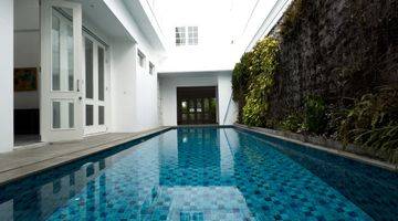 Gambar 1 LUXURIOUS MODERN CLASSIC HOUSE MENTENG