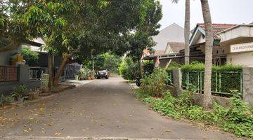 Gambar 2 Jual Rumah Tua Posisi Hook Kencana Loka, Bsd City